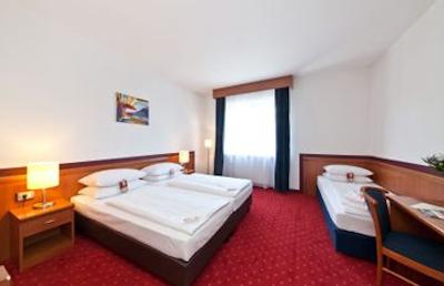 نووم هتل الدیا برلین