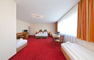 نووم هتل الدیا برلین