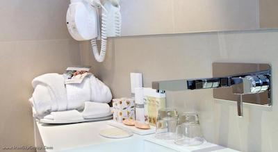 امورگوس بوتیک هتل