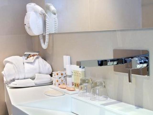 امورگوس بوتیک هتل