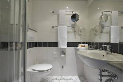 اینترسیتی هتل دوسلدرف