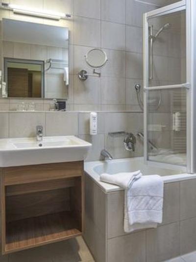 آستریا ترند آناتول