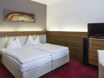 آستریا ترند آناتول