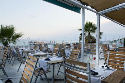 کنکورد دلوکس ریزورت