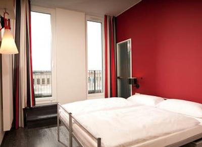 وان 80 هاستل