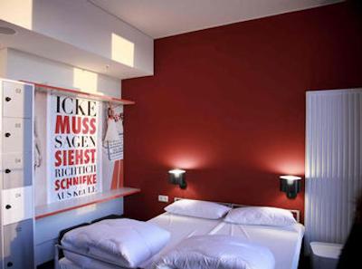 وان 80 هاستل