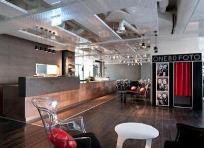 وان 80 هاستل