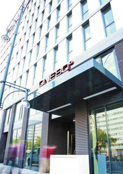 وان 80 هاستل