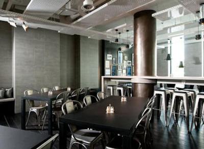 وان 80 هاستل