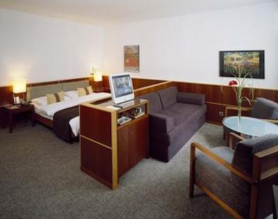 کی کی ماریا تریسیا