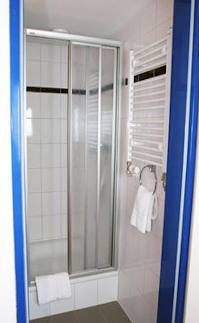 ای اند او وین استادتهال