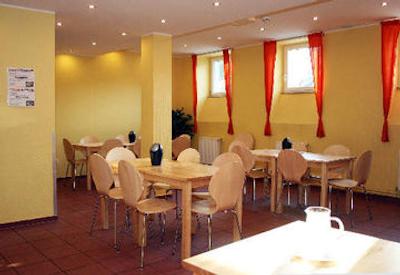 ای اند او وین استادتهال