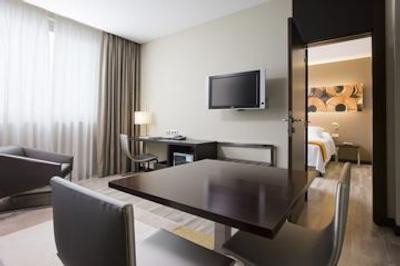 ان اچ دیاگونال سنتر