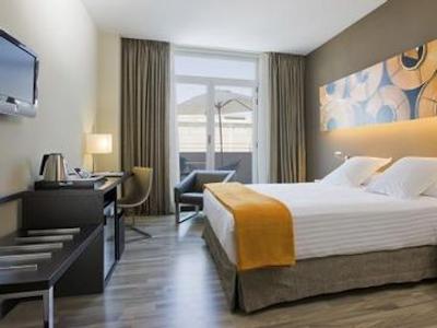 ان اچ دیاگونال سنتر