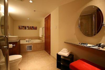 امبسی سوئیتس مونترئال