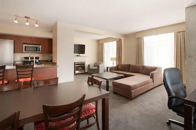 امبسی سوئیتس مونترئال