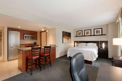 امبسی سوئیتس مونترئال