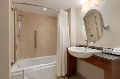 امبسی سوئیتس مونترئال