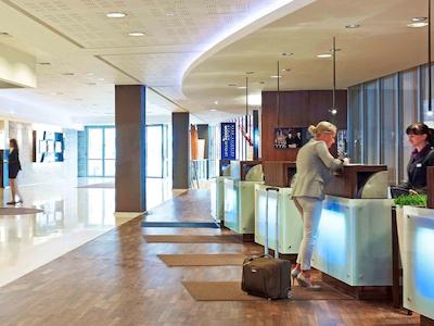 نووتل وارسزاوا سنتروم