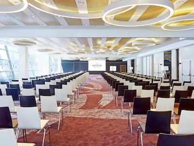 نووتل وارسزاوا سنتروم