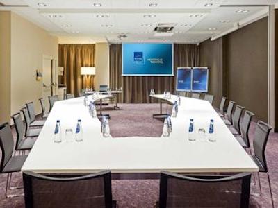 نووتل وارسزاوا سنتروم