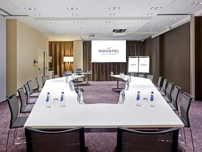 نووتل وارسزاوا سنتروم