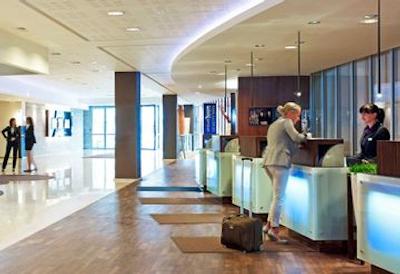 نووتل وارسزاوا سنتروم