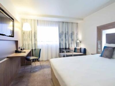 نووتل وارسزاوا سنتروم