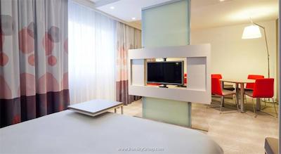 نووتل وارسزاوا سنتروم