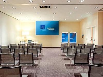 نووتل وارسزاوا سنتروم