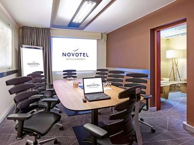 نووتل وارسزاوا سنتروم