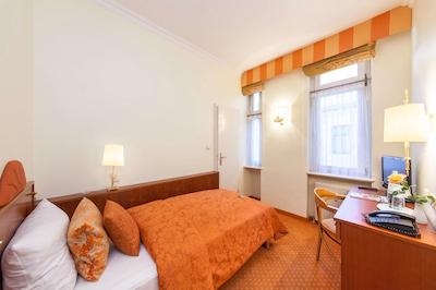 نووم هتل کرنپرینز برلین