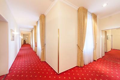 نووم هتل کرنپرینز برلین