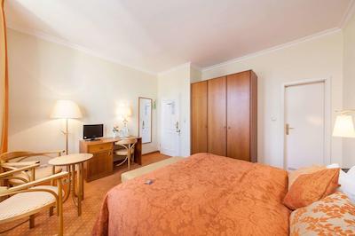 نووم هتل کرنپرینز برلین