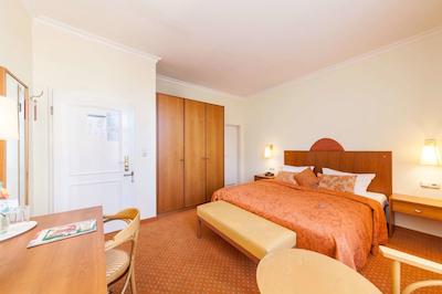 نووم هتل کرنپرینز برلین