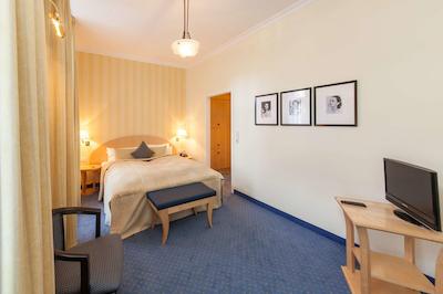 نووم هتل کرنپرینز برلین