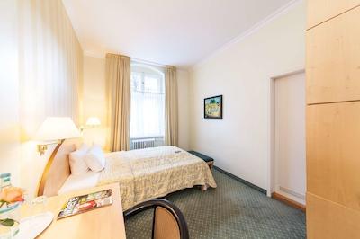 نووم هتل کرنپرینز برلین