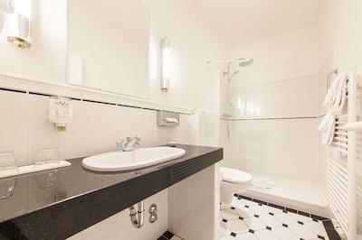 نووم هتل کرنپرینز برلین