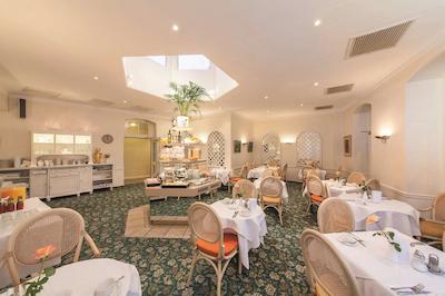 نووم هتل کرنپرینز برلین