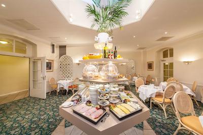 نووم هتل کرنپرینز برلین