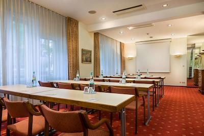 نووم هتل کرنپرینز برلین