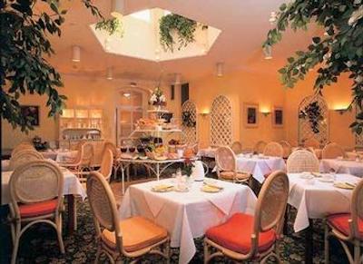 نووم هتل کرنپرینز برلین