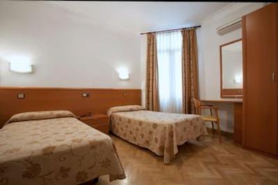 هوستال لویس XV