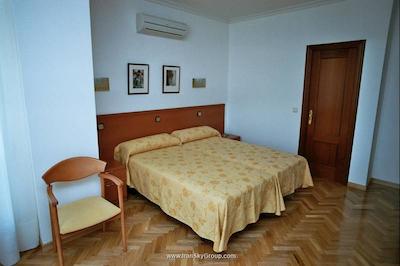 هوستال لویس XV