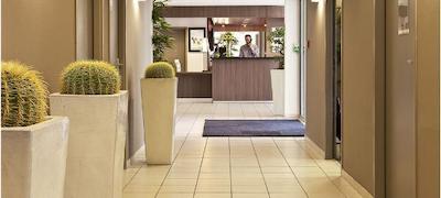 کمپنایل رویسی له مسنیل املوت