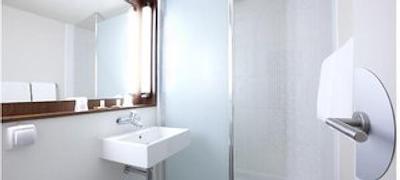 کمپنایل رویسی له مسنیل املوت