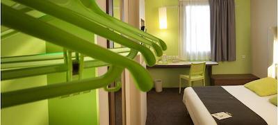 کمپنایل رویسی له مسنیل املوت