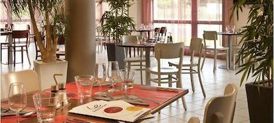 کمپنایل رویسی له مسنیل املوت