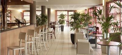 کمپنایل رویسی له مسنیل املوت