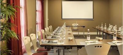 کمپنایل رویسی له مسنیل املوت